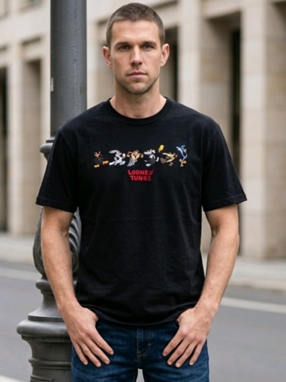 Looney Tunes x Shoe Palace Collaboration Black t-shirt, Embroidered Characters L